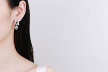Load image into Gallery viewer, 【ZHOYA】925 Sterling Silver Q Letter Ear studs Moissanite pt950 gold plated